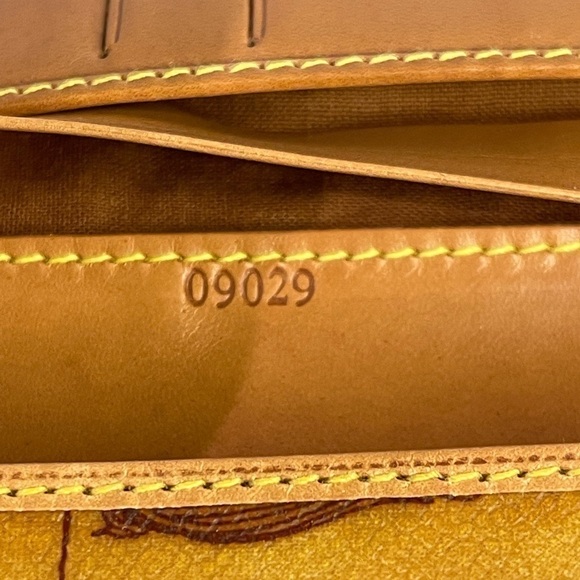 ALVIERO MARTINI long leather wallet - Picture 8 of 16